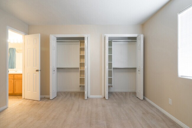 Building Photo - Utilities Included! Beautiful 2 Bedroom Townhome in Ivins