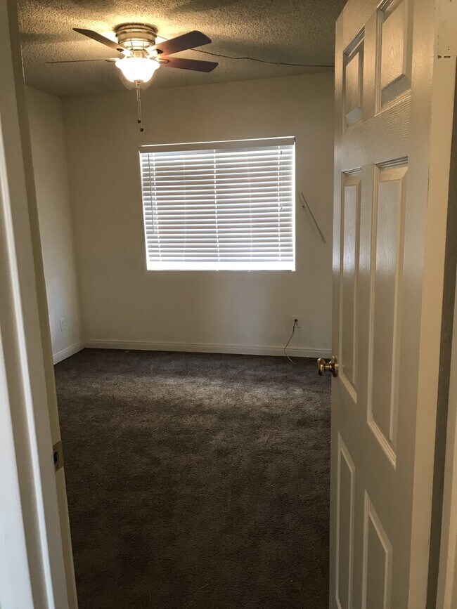 Wood floors wood blinds - 8356 Amigo Ave