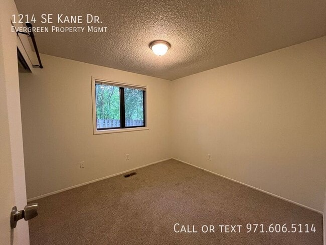 Building Photo - 1214 SE Kane Dr