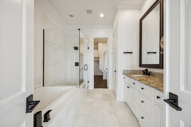 Building Photo - 3850 Glen Arbor Dr