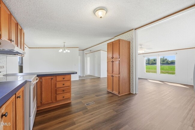 Building Photo - 1385 Live Oak Rd