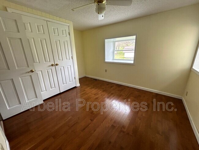 Building Photo - 295 Arrowood Rd