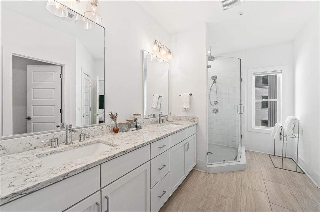 Building Photo - 1801 Huntington Hills Ln NW