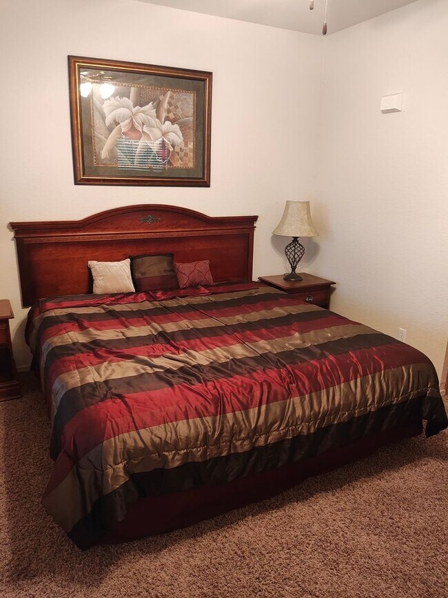 Building Photo - Furnished 1 bedroom 1 bath near Silver Dol...
