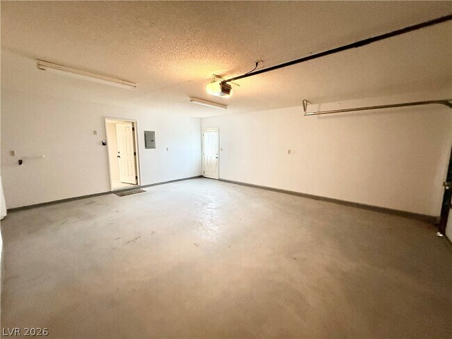 Building Photo - 1081 Pluto St