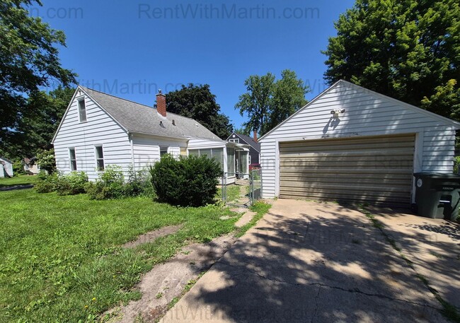 Building Photo - FOR RENT-925 Hammond Ave- Pets Ok*