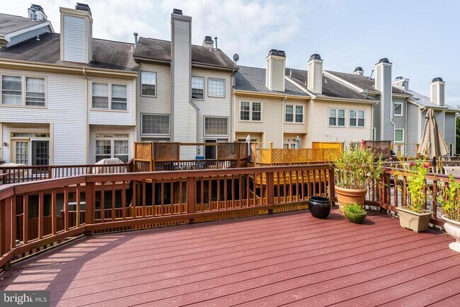 Building Photo - 5518 Sully Lake Dr