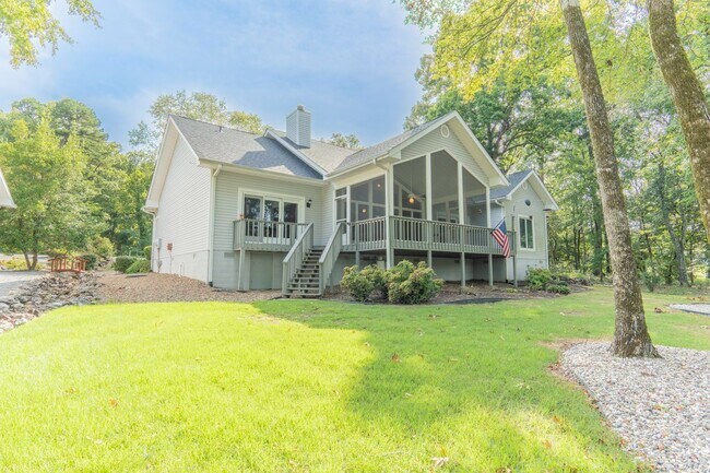 Building Photo - 10 Lindura Ln