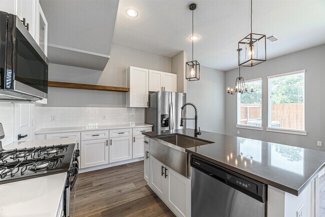 Building Photo - 8475 Berry Brush Ln