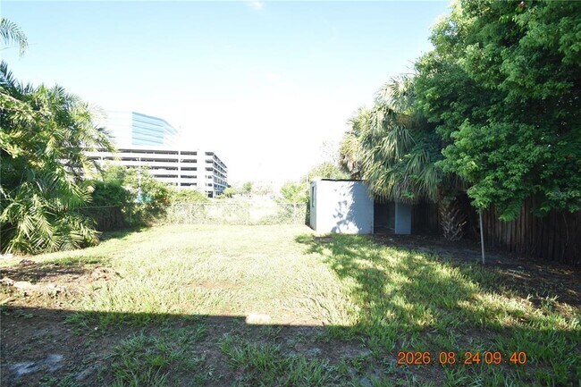 Building Photo - 212 N Clearview Ave