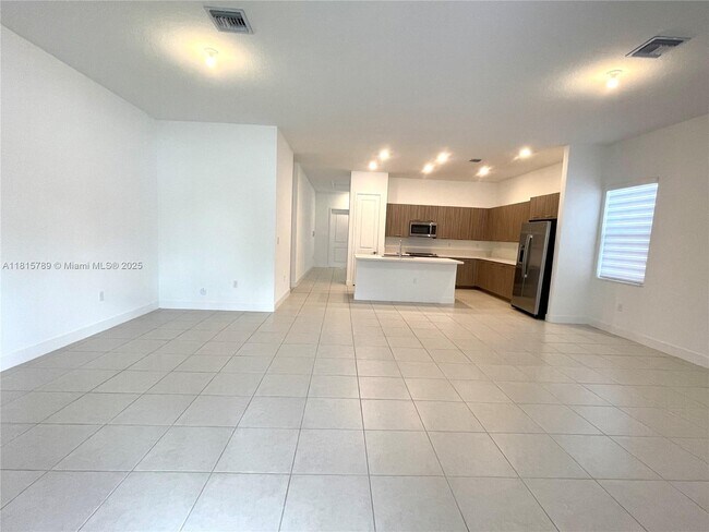 Building Photo - 4506 SW 174th Ave
