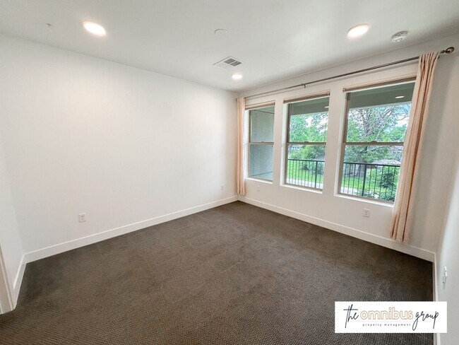 Building Photo - Bright & Modern 1BD/1BA Apartment!