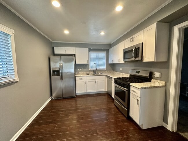 Building Photo - 420 Indianwood Blvd