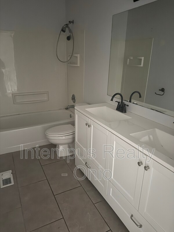 Building Photo - 3125 Highland Park Dr