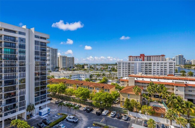 Building Photo - 2017 S Ocean Dr