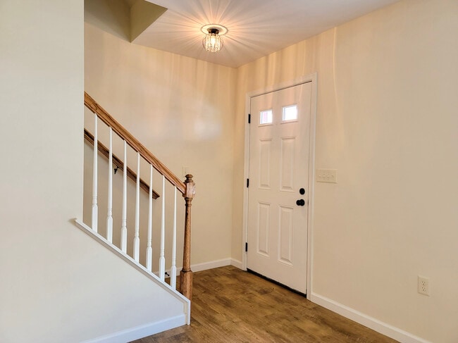 Building Photo - 331 Springwood Dr