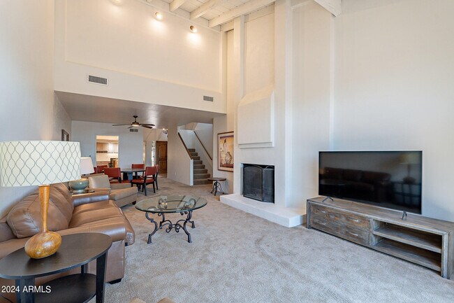 Building Photo - 4446 E Camelback Rd