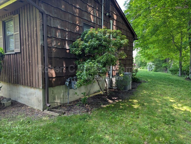 Building Photo - 1040 Daniels Farm Rd