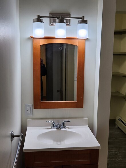 Building Photo - 4 Lawn Ave