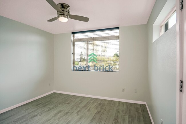 Building Photo - 2 BED & 1.5 BATH TOWNHOME FOR RENT
