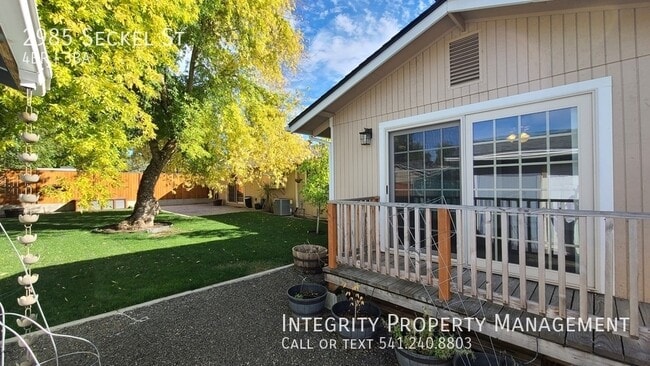 Building Photo - 2985 Seckel St