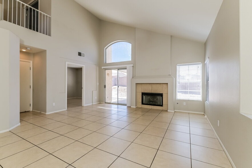 Building Photo - 2642 Ridgewater Cir