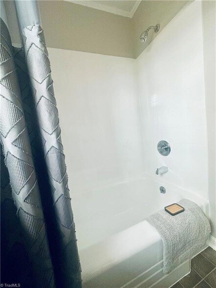 Building Photo - 918 Harris St