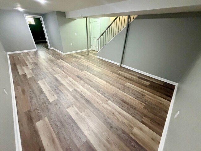 Building Photo - 1134 Oakwood Dr