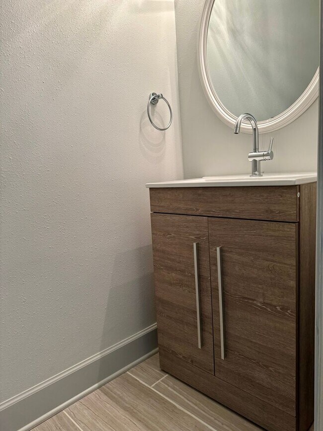 Building Photo - Remodeled Tampa Home