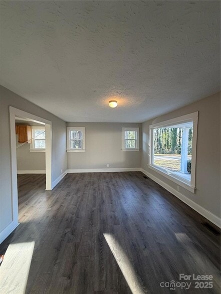 Building Photo - 530 N Mulberry St