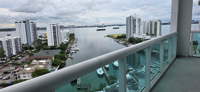 Building Photo - 7900 Harbor Island Dr