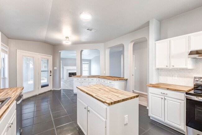 Building Photo - 113 W Deer Horn Pass