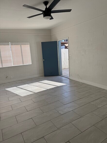 living room - 2307 Pardee Pl