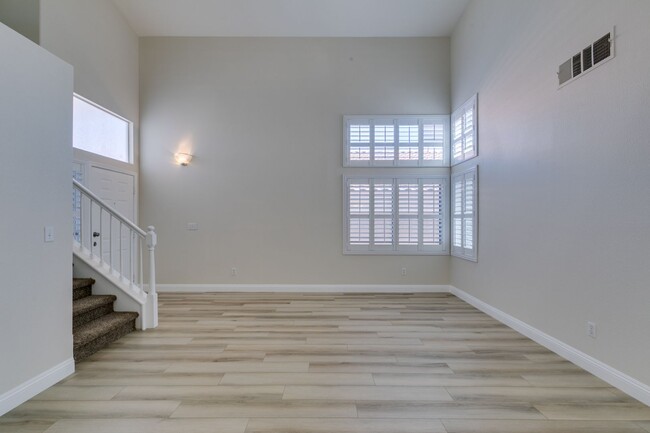 Building Photo - Beautiful 4-Bedroom Home Near Downtown Sum...