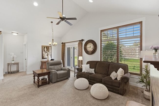 Building Photo - Beautiful Riverton Townhome in Gated Community!