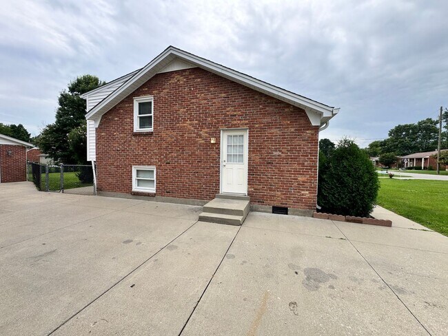 Building Photo - Spacious 4 Bedroom in Fern Creek