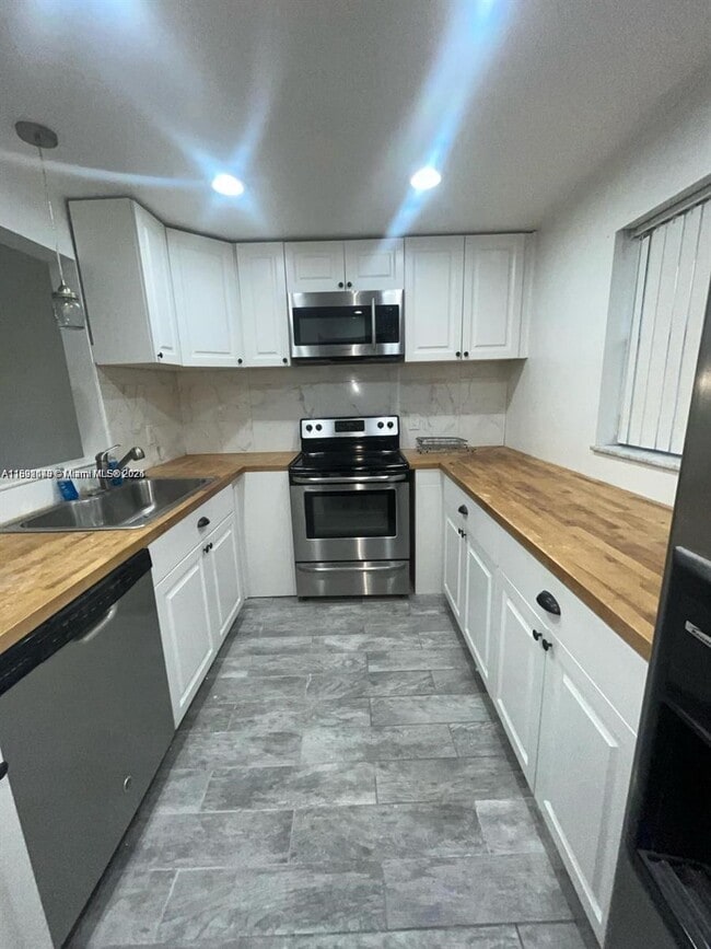 Building Photo - 8000 Lagos De Campo Blvd