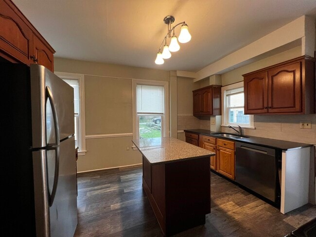 Building Photo - 26 6th St