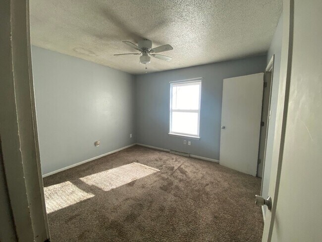 Building Photo - Two Level Condo in SW Columbia