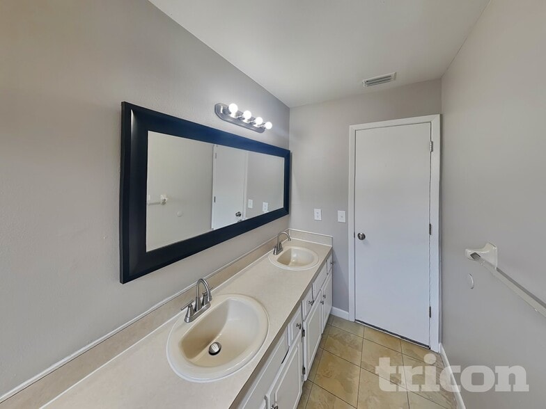 Building Photo - 778 Birgham Pl