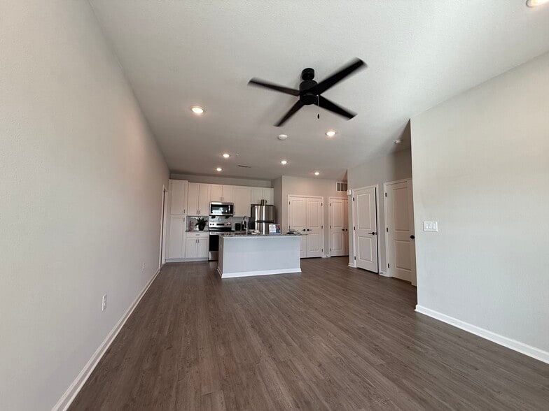 Building Photo - 195 Parkers Pond Path