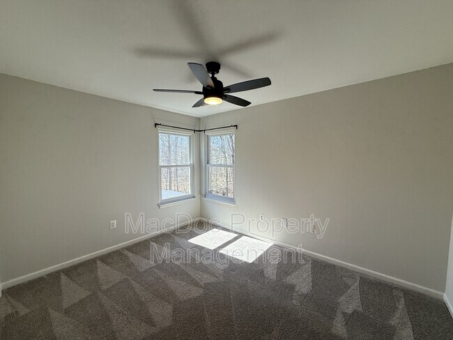 Building Photo - 14 Heatherbrook Ln