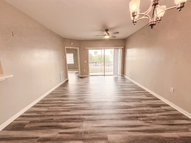 Building Photo - Spacious renovated 3-Bed, 2-Bath in VOB Riverview