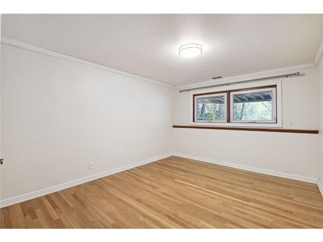 Building Photo - 5207 Doncaster Way