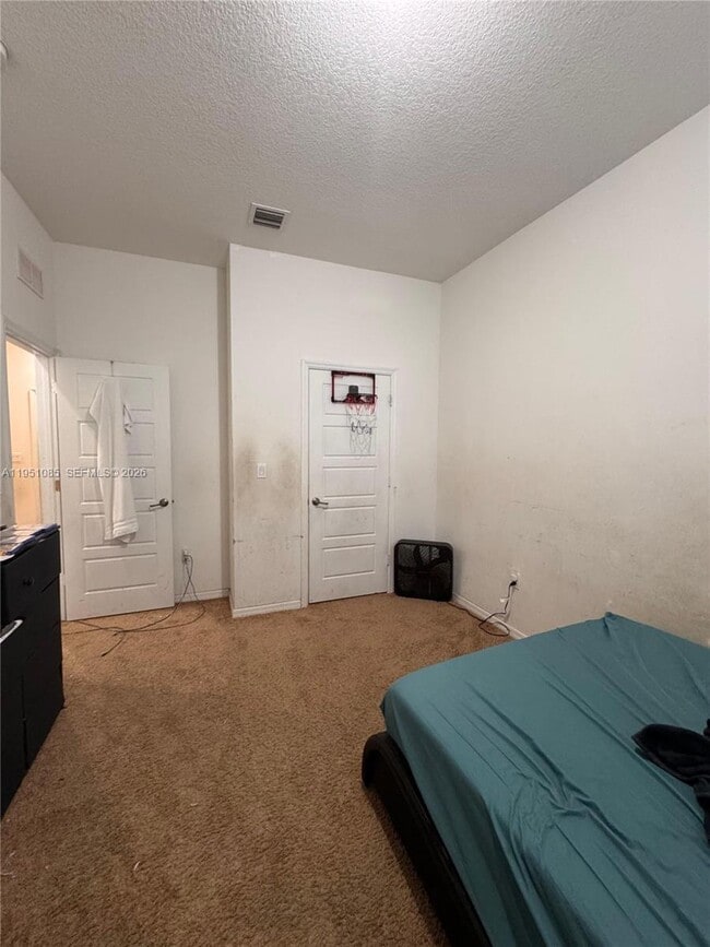 Building Photo - 772 NE 191st Ter