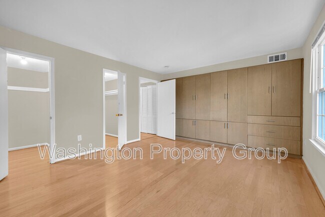 Building Photo - 736 Quince Orchard Blvd