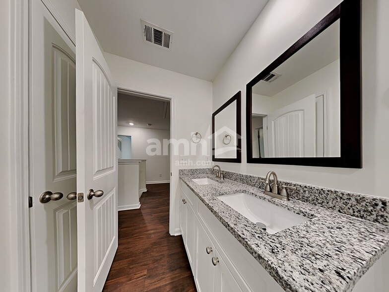 Building Photo - 515 S Fortune Way