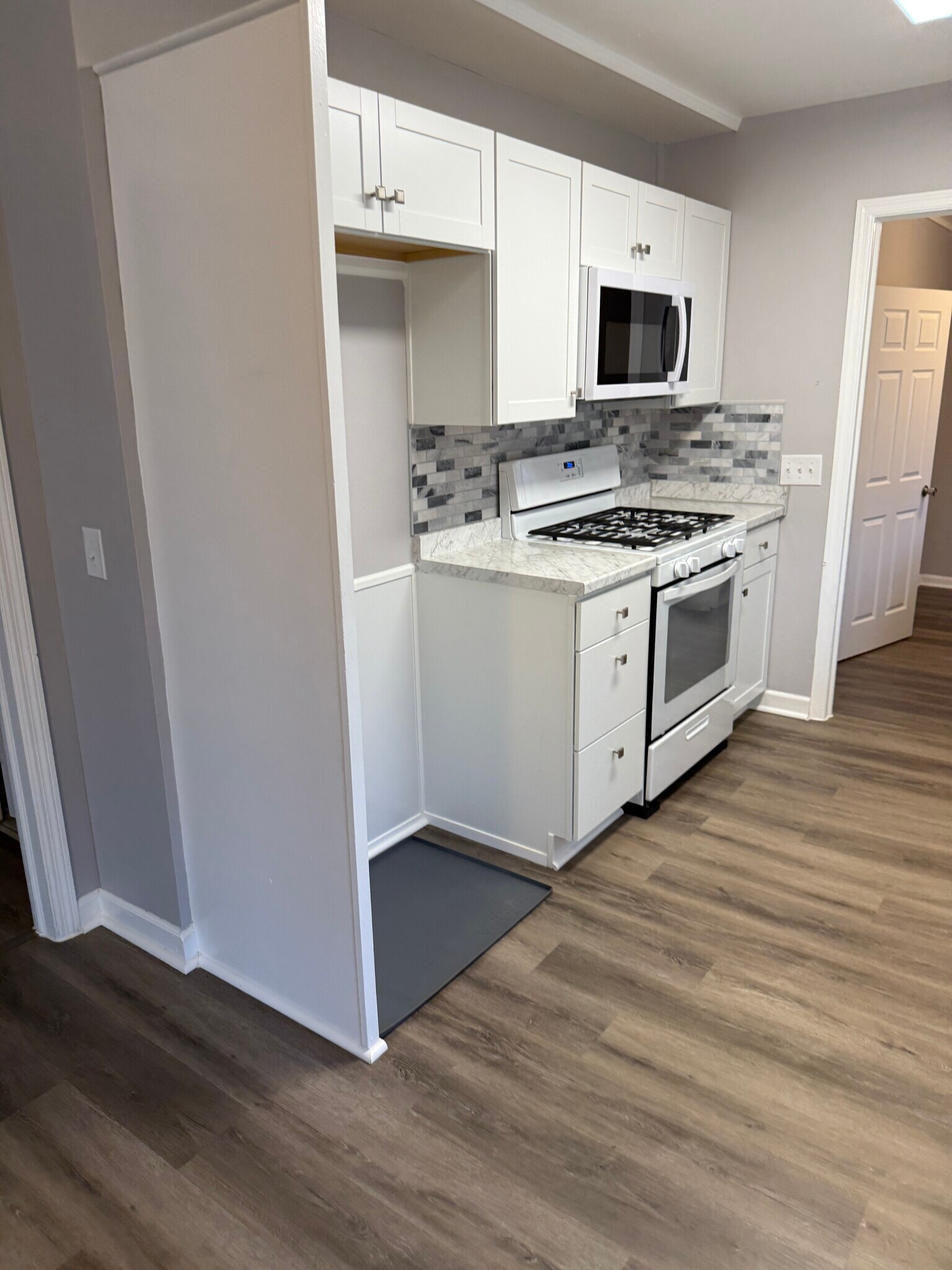 Kitchen - 110 Gilliland Ave