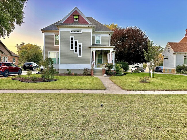 Primary Photo - 1728 South St