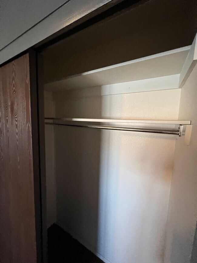 Building Photo - 3 Bedroom, 1.5 Bath Townhome W/ Attached S...
